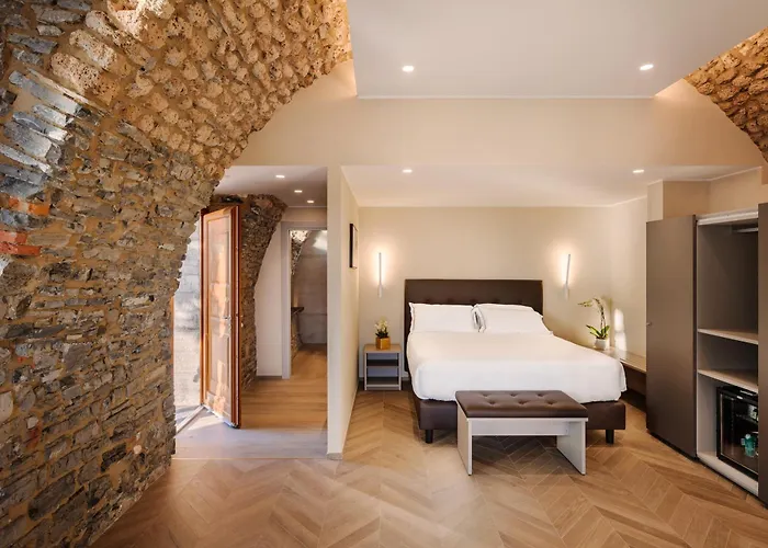 Royal Victoria, By R Collection