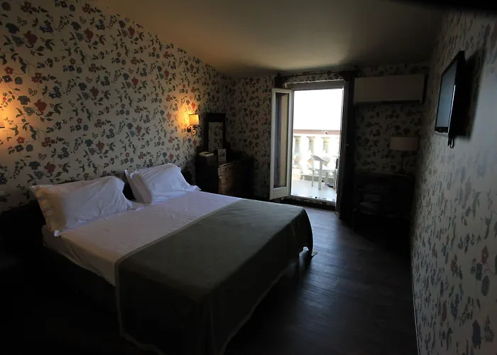 Royal Victoria, By R Collection Varenna