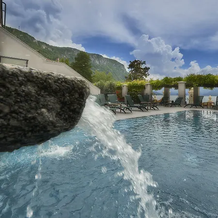 Royal Victoria, By R Collection