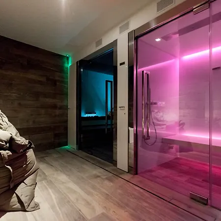 Royal Victoria, By R Collection