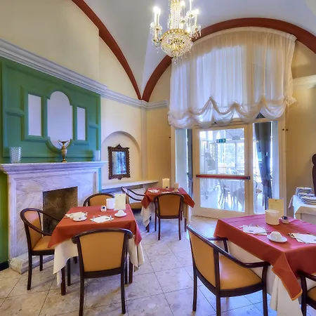 Royal Victoria, By R Collection Varenna