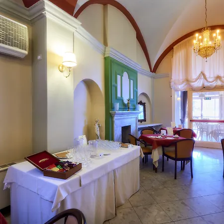 Royal Victoria, By R Collection Varenna