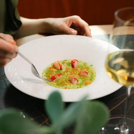 Royal Victoria, By R Collection