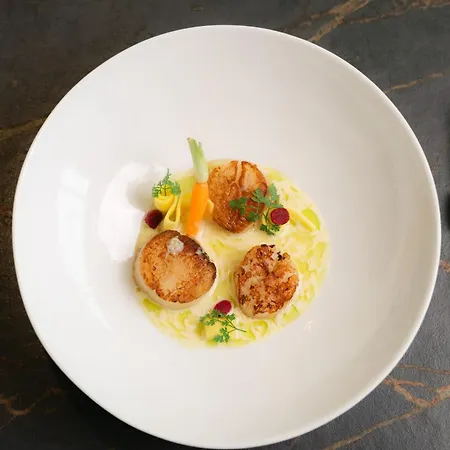 Royal Victoria, By R Collection