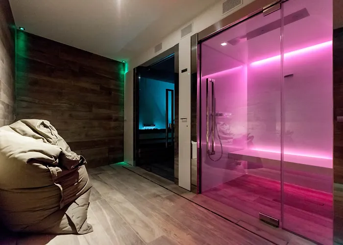 Royal Victoria, By R Collection