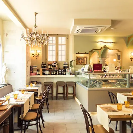 Royal Victoria, By R Collection מלון 4*