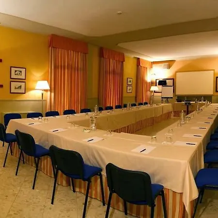 Royal Victoria, By R Collection מלון 4*