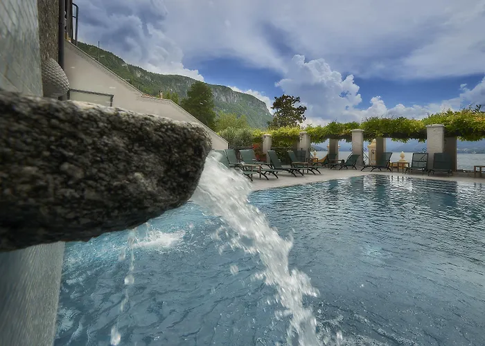 Royal Victoria, By R Collection