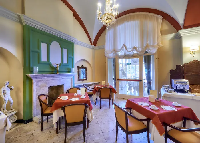 Royal Victoria, By R Collection Varenna