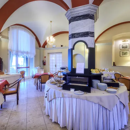 Royal Victoria, By R Collection