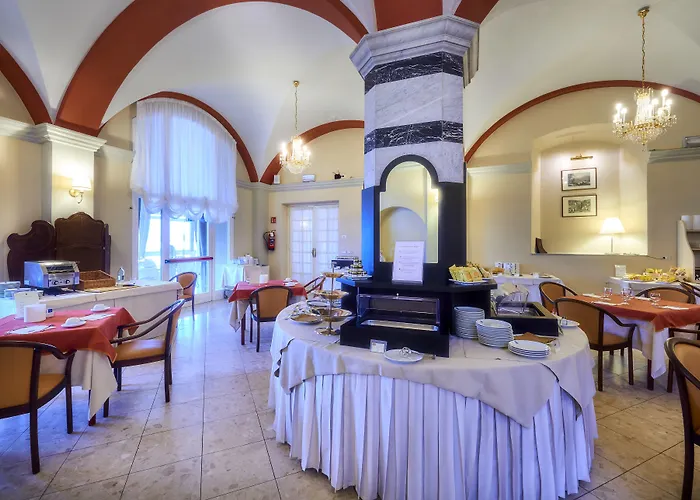 Royal Victoria, By R Collection