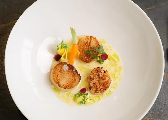 Royal Victoria, By R Collection